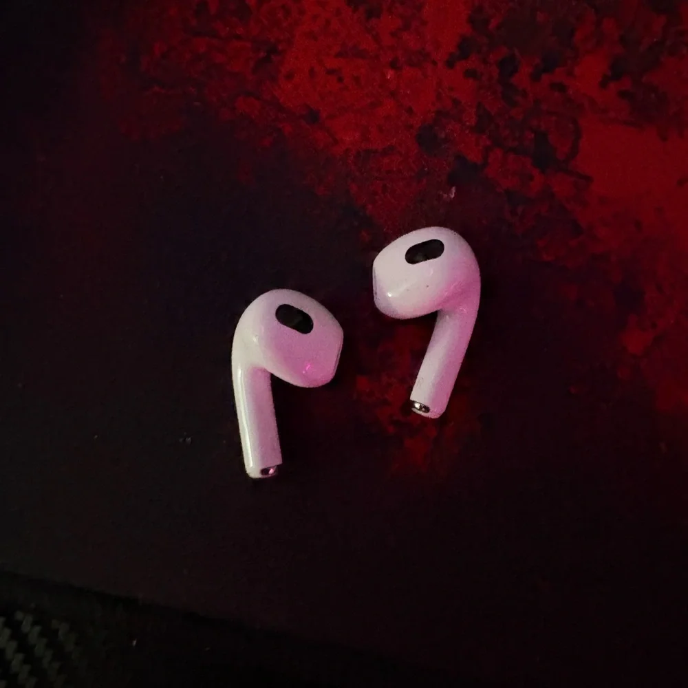 Apple White Wireless Earbuds